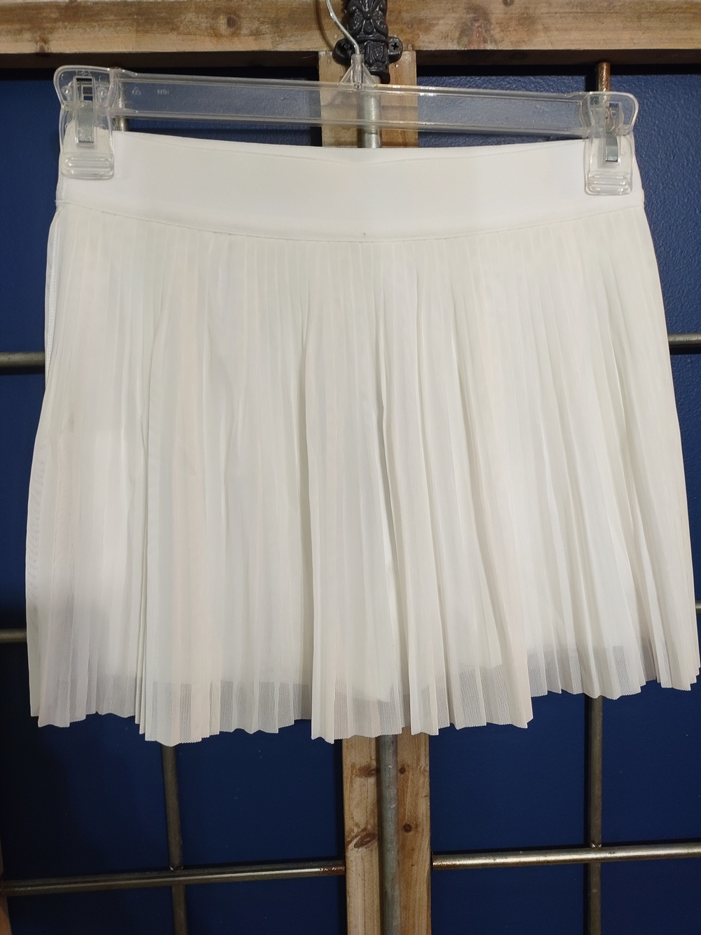 HALARA White Pleated Mini Skirt